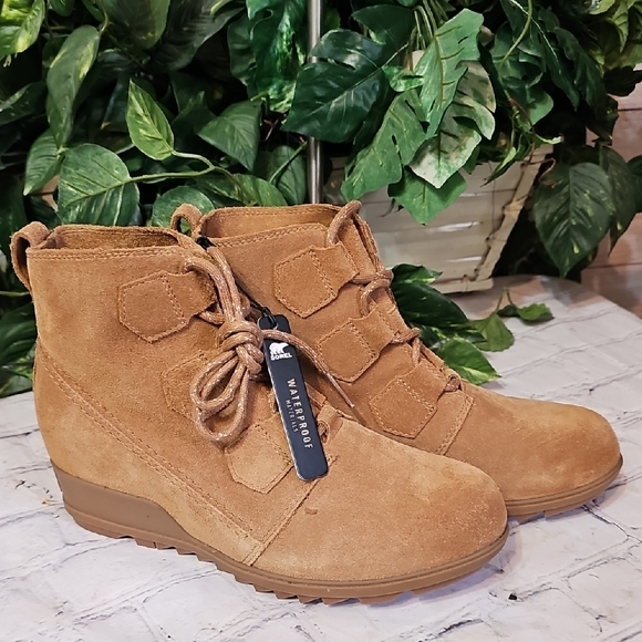 Sorel Evie NWT Lace Up Wedge Tan Suede Ankle Boots 10 - Picture 1 of 10